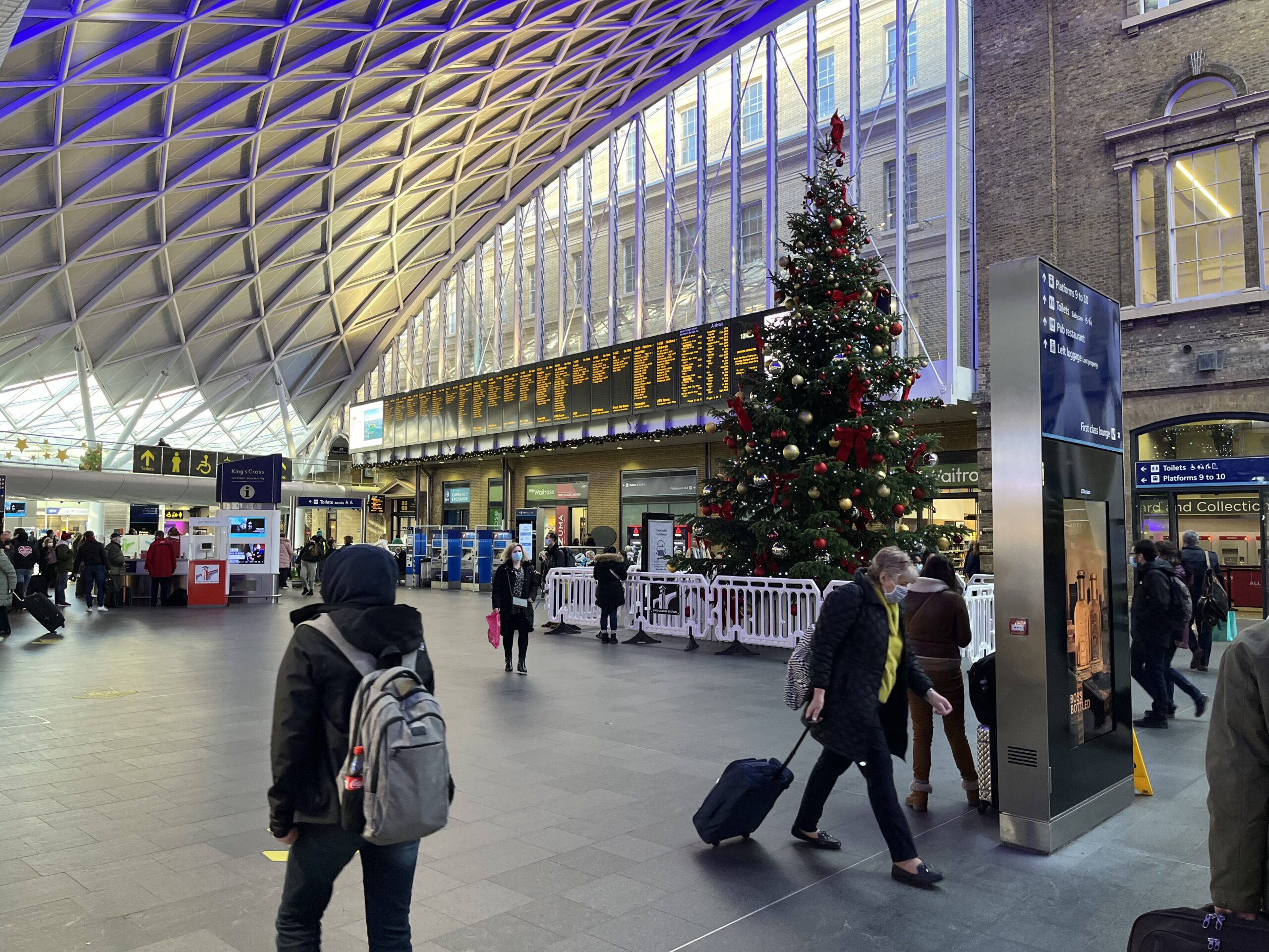 Kings Cross rail station at Xmas