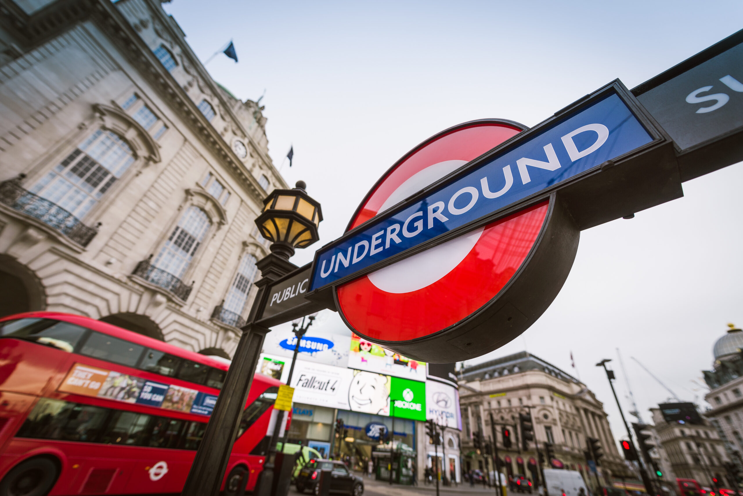 Tube roundel with bus