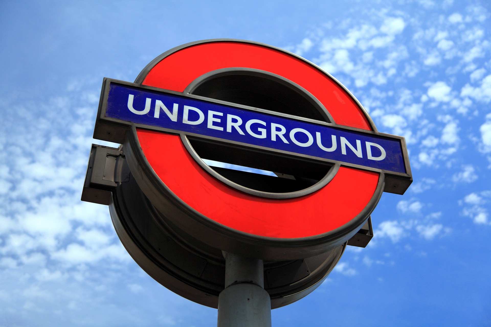 Tube roundel