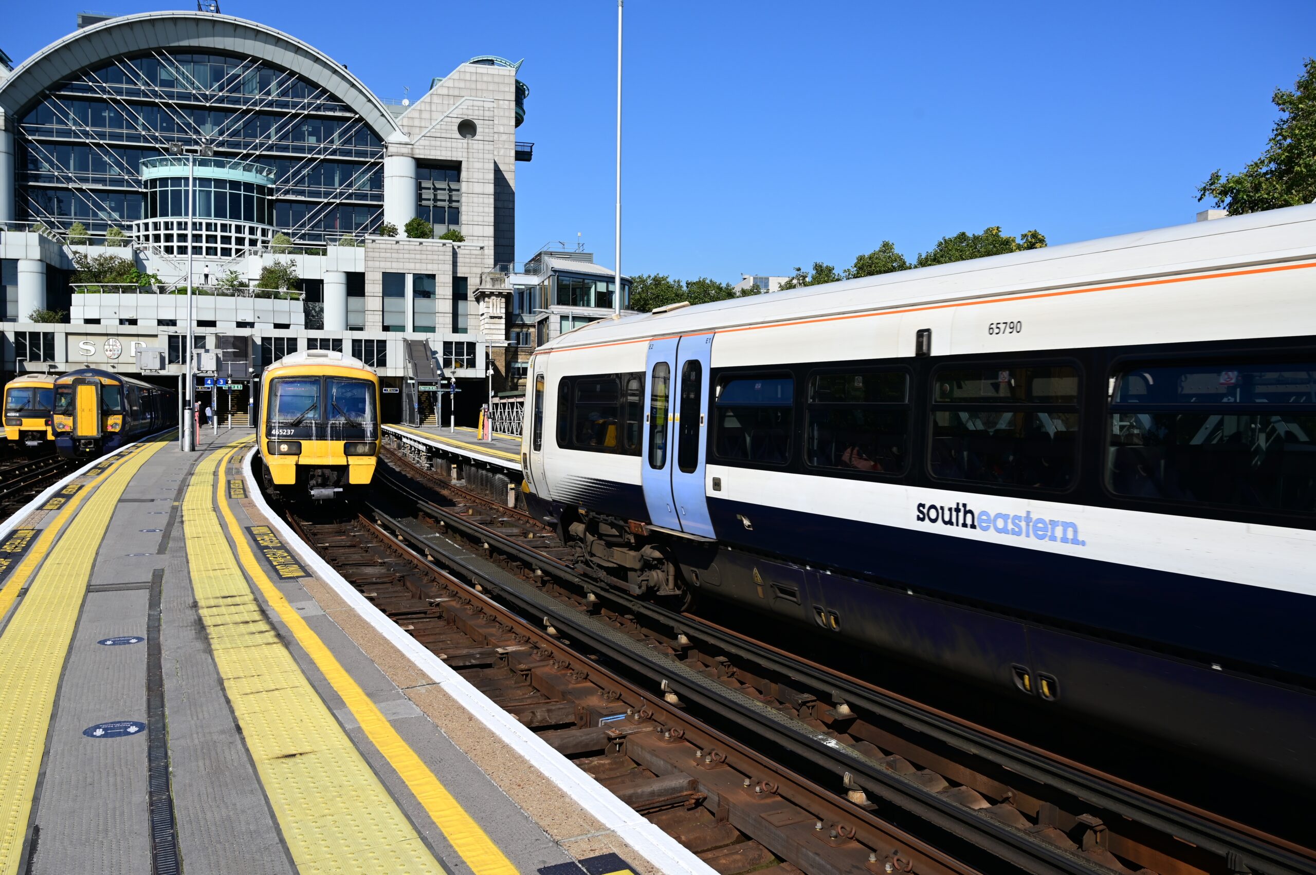Southeastern trains at Charing Cross