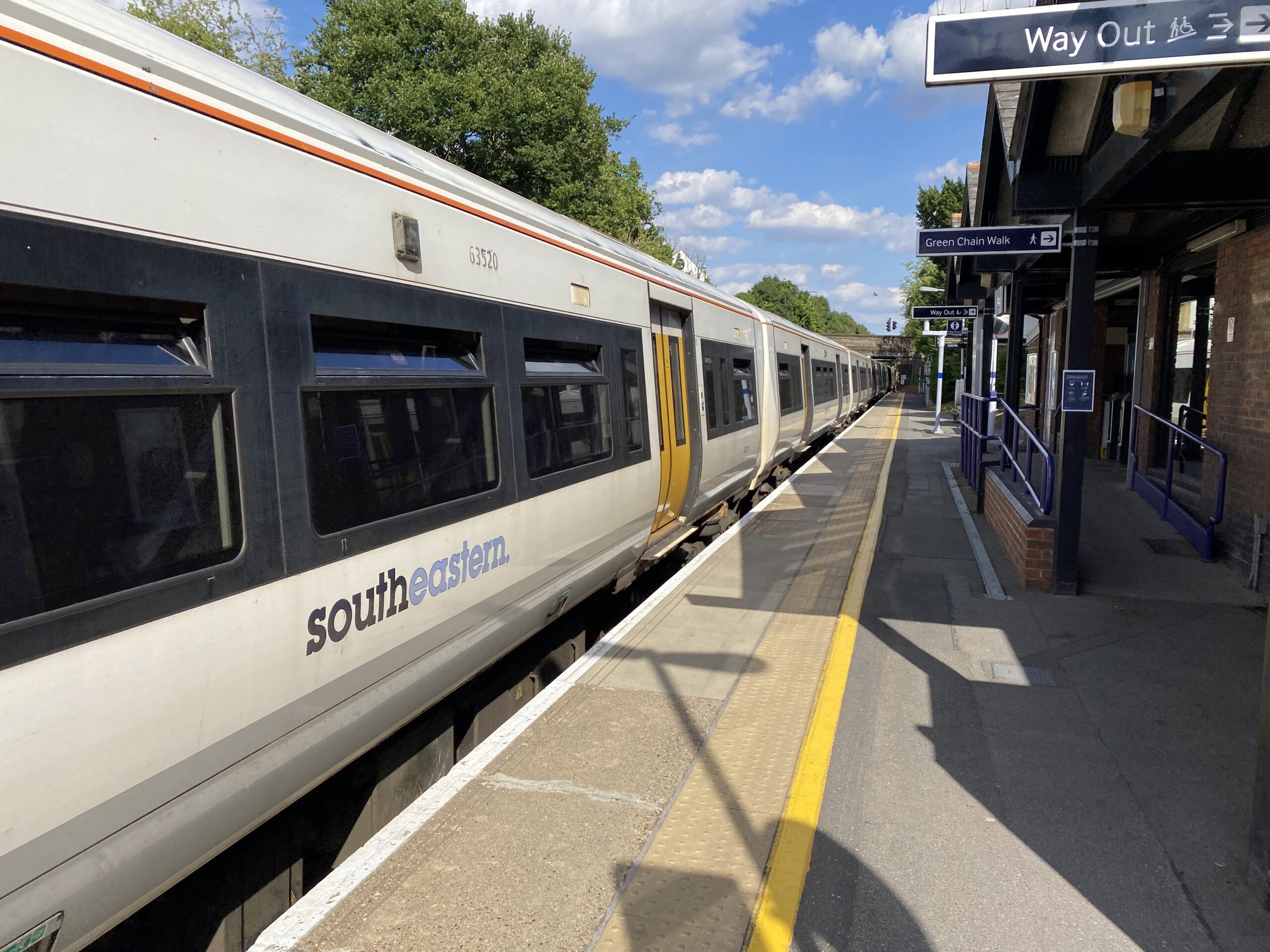 Southeastern train at New Eltham station